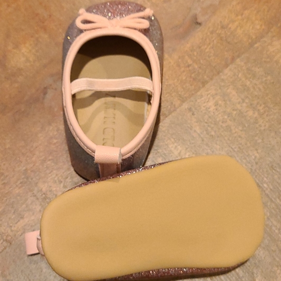 Old navy ballet flats - Picture 2 of 2